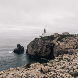 a-lighthouse-watches-over-a-rocky-coastline Ρολόγια 015