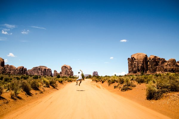 a-man-clicks-heels-mid-jump-on-a-dirt-track-in-the-desert Γόβες 009