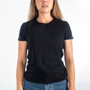 a-person-in-a-plain-black-t-shirt-on-white-background Πουκάμισο Μαύρο 008