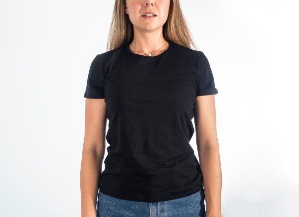 a-person-in-a-plain-black-t-shirt-on-white-background Πουκάμισο Μαύρο 008