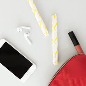 a-red-purse-spills-feminine-products-onto-a-table Τσαντάκι Κόκκινο 003