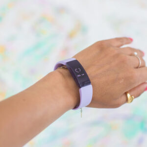 arm-with-a-smart-watch-on-wrist Ρολόι 022