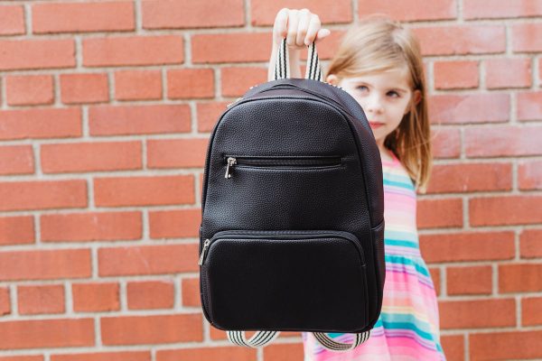 back-to-school-holding-out-backpack Σακίδιο Πλάτης 004