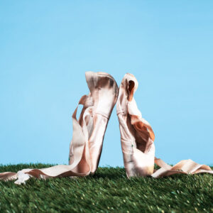 ballet-pointe-shoes-on-grass Παπούτσια 029