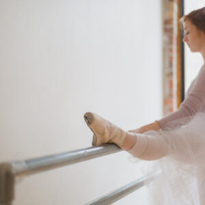 ballet-toe-shoes-on-barre Παπούτσια 021
