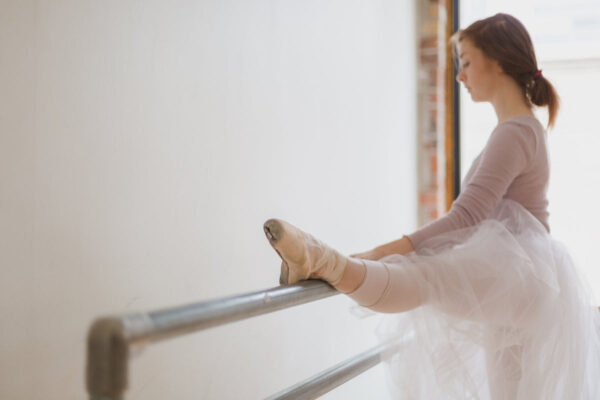 ballet-toe-shoes-on-barre Παπούτσια 021