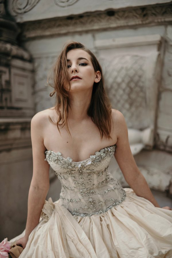 beads-and-wedding-gown-details-on-bride Μακρύ Φόρεμα 004