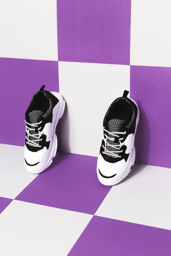 black-and-white-sneakers-against-purple-and-white Sneakers Μαύρο 011