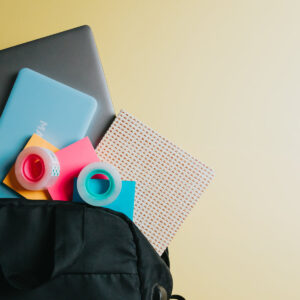 black-bag-with-school-supplies-falling-out-of-it Τσάντα Μαύρο 004
