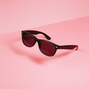 black-sunglasses-on-pink Γυαλιά Ηλίου Μαύρο 012
