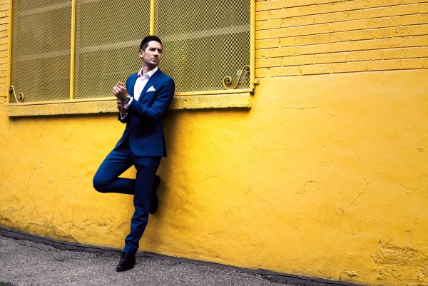 blue-formal-suit-yellow-wall Κοστούμι Επίσημο Μπλε