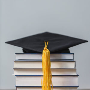 books-and-graduation-cap Καπέλο Jockey 007