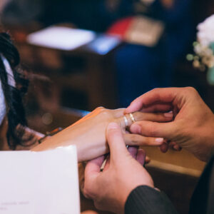 bride-groom-wedding-ring-vows Δαχτυλίδι