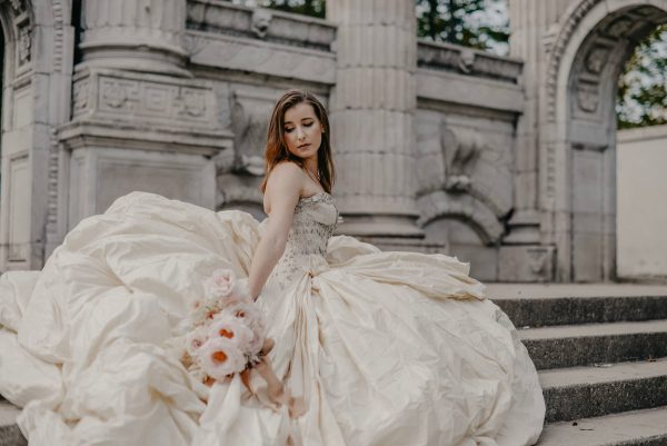 bride-in-flowing-gown-climbs-steps Μακρύ Φόρεμα 007