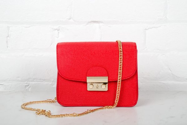 bright-red-purse-with-gold Τσαντάκι Κόκκινο