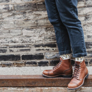 brown-boots-on-the-curb Μπότες Καφέ