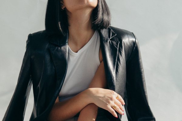 close-up-leather-jacket-over-shoulders Μπουφάν 022
