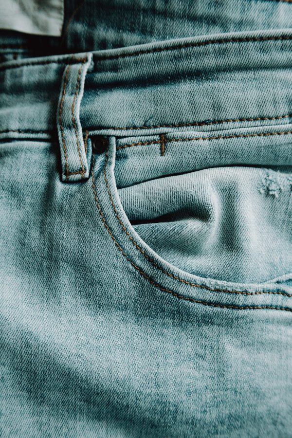 close-up-of-the-pocket-of-lite-blue-jeans Τζιν Παντελόνι Μπλε 004