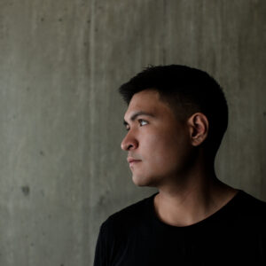 close-up-portrait-of-young-adult-in-black-tee T-shirt Μαύρο 004