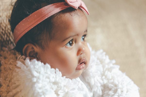 cute-baby-girl-with-pink-bow-headband Κορδέλα Μαλλιών Ροζ