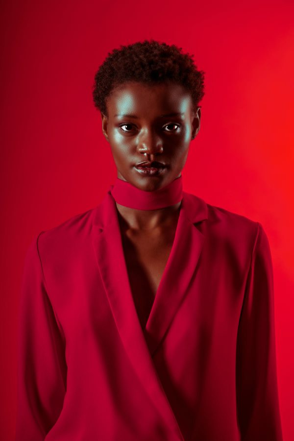 fashion-model-in-red-suit Κοστούμι Κόκκινο 004