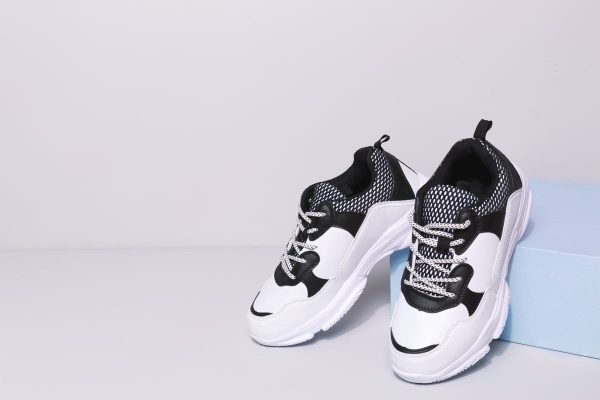 fashionable-black-and-white-sneakers Sneakers Μαύρο 010