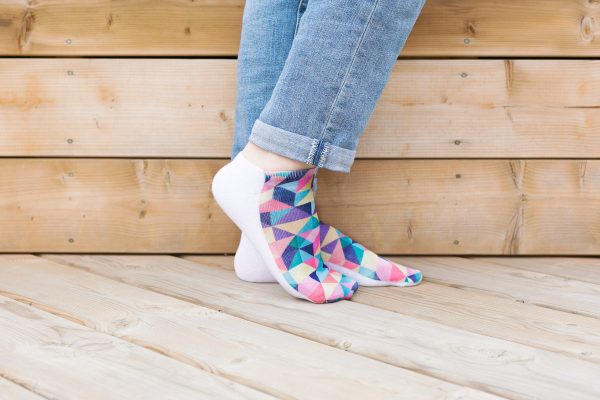 feet-pose-in-geometric-socks Κάλτσες 006