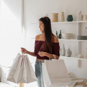 female-with-white-shopping-bags Τσάντες Λευκό 002
