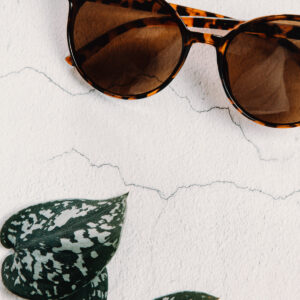 flatlay-of-tortoise-shell-sunglasses-on-white Γυαλιά Ηλίου Λευκό 005