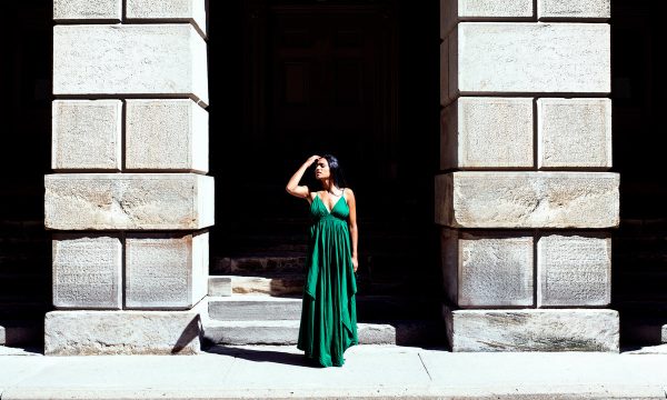 flowy-green-summer-dress-on-model Φόρεμα Καλοκαιρινό Πράσινο 002
