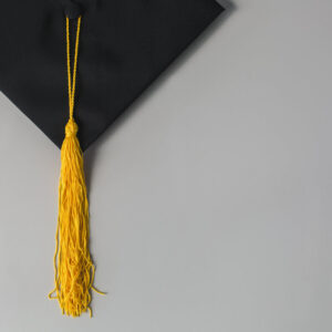 graduation-cap-flatlay Καπέλο Jockey 010