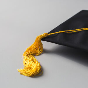 graduation-cap-with-gold-tassle Καπέλο Jockey Χρυσό