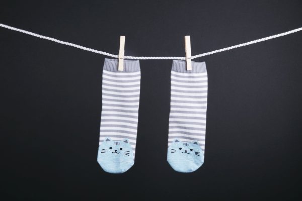 grey-and-white-stripe-socks Κάλτσες Γκρι