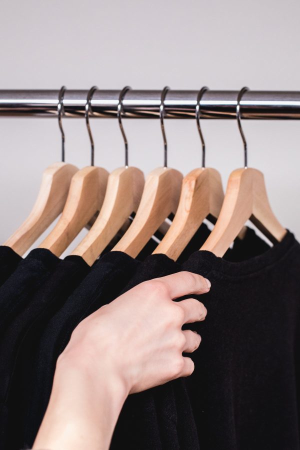 hand-reaches-for-hanging-sweatshirt Φούτερ