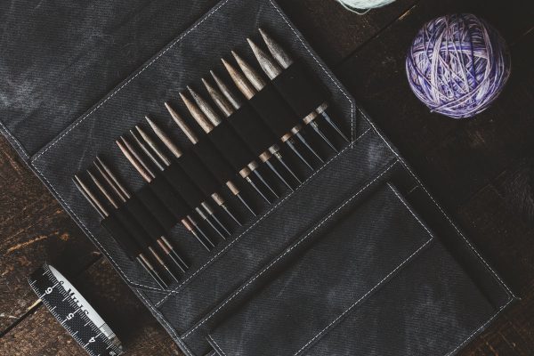 knitting-needles-neatly-organized-in-their-tool-belt Ζώνη 005