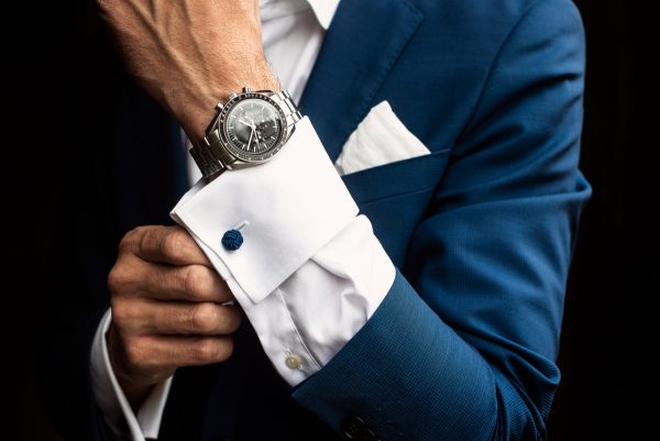 man-adjusts-his-shirt-cuffs-below-watch Πουκάμισο