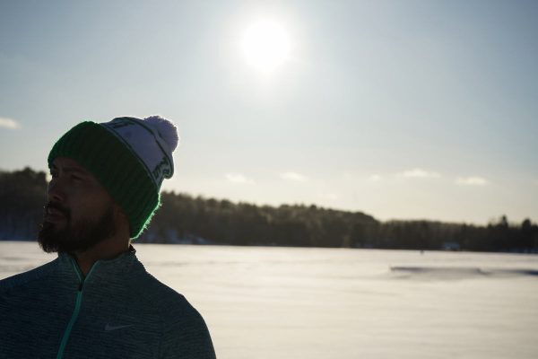 man-wearing-hat-on-sunny-snow-day Καπέλο 018