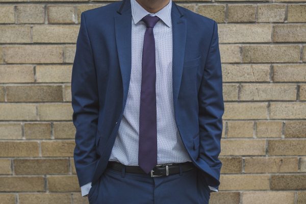 man-wearing-suit Κοστούμι