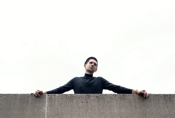 mens-fall-wool-sweater-fashion-in-city Πουλόβερ Ανδρικό