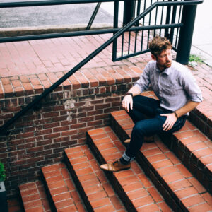 mens-fashion-man-in-shirt-and-jeans-sat-on-steps Πουκάμισο Ανδρικό 007