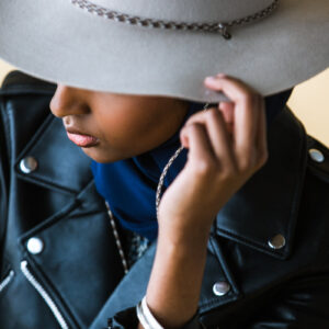 model-wearing-a-gray-hat-and-leather-jacket Καπέλο Γκρι