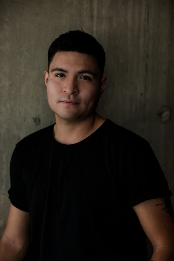 moody-portrait-of-person-wearing-a-black-tee T-shirt Μαύρο 002