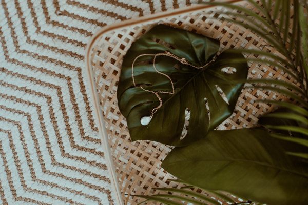 necklace-laying-on-a-monstera-leaf Κολιέ 013