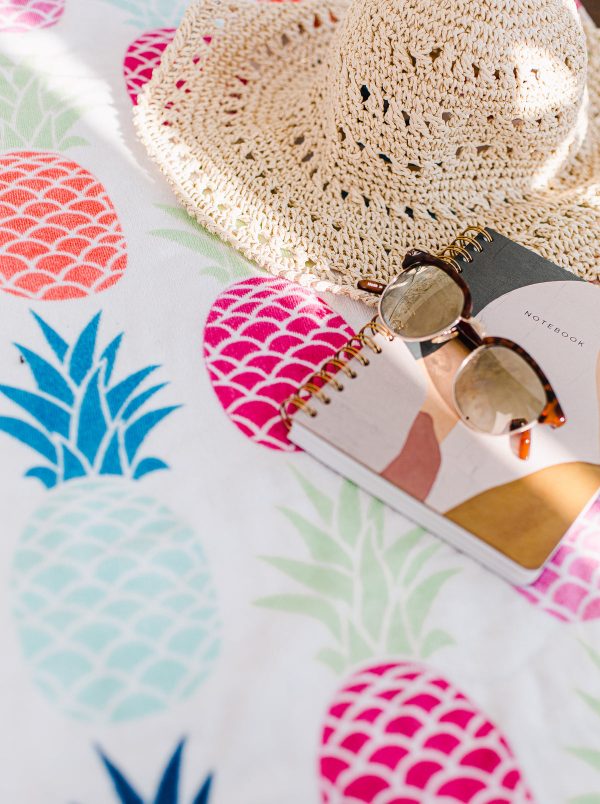 notebook-sunhat-and-sunglasses-on-pineapple-table-cloth Γυαλιά Ηλίου 032