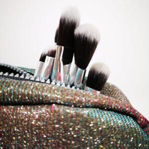 paint-brushes-burst-from-a-glittery-handbag Τσάντα Χειρός 002