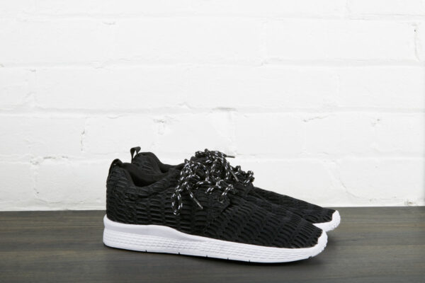 pair-of-black-and-white-sneakers Sneakers Μαύρο 003