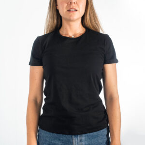 person-in-a-blank-black-shirt-stands-against-white-background Πουκάμισο Μαύρο 007
