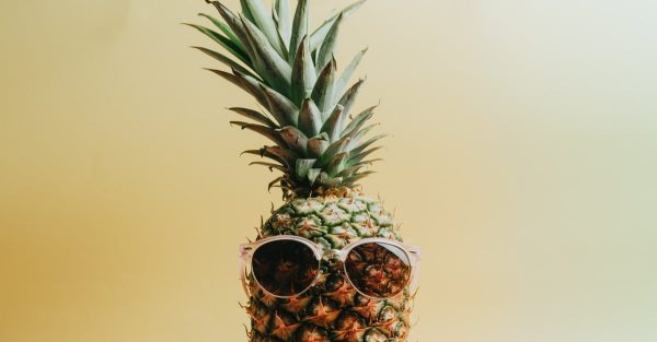 pineapple-with-pink-rimmed-sunglasses Γυαλιά Ηλίου Ροζ 005