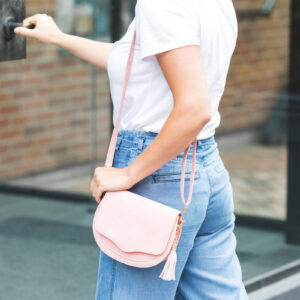 pink-purse-with-tassel Τσαντάκι Ροζ 003