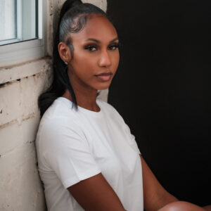 portrait-of-a-woman-in-a-white-shirt Πουκάμισο Λευκό 032